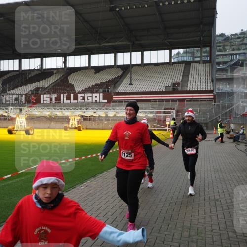 07.12.2025 - St. Pauli X-Mass-Run No. 15 Fabian Wolf http://msf.ph/oto/9417390 07.12.2025 11:17:28 Ziel 551, 1122, 1125, 1127, 1130, 1340, 1529, 1531, 1686, 2477, 2766, 2846, 2849 meine-sportfotos.de