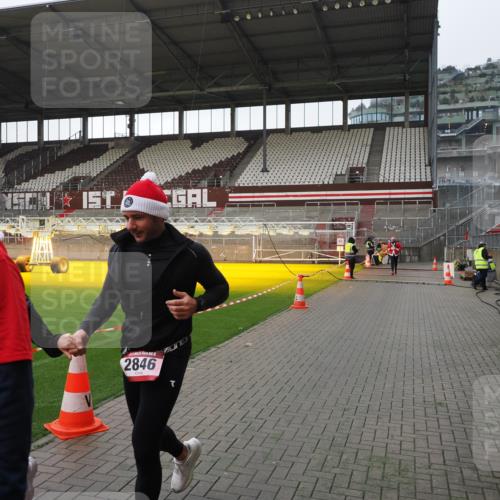 07.12.2025 - St. Pauli X-Mass-Run No. 15 Fabian Wolf http://msf.ph/oto/9417397 07.12.2025 11:17:29 Ziel 551, 845, 1122, 1125, 1127, 1130, 1340, 1529, 1531, 1686, 2477, 2766, 2846, 2849 meine-sportfotos.de