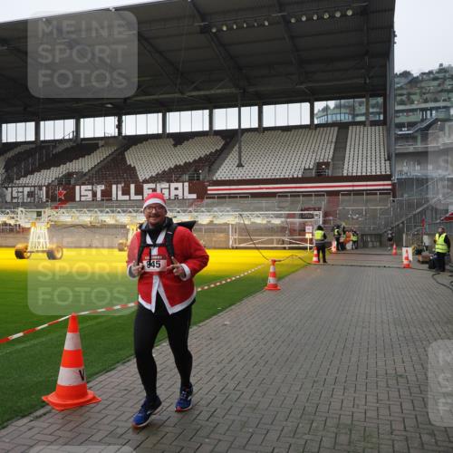 07.12.2025 - St. Pauli X-Mass-Run No. 15 Fabian Wolf http://msf.ph/oto/9417407 07.12.2025 11:17:40 Ziel 845, 2477 meine-sportfotos.de