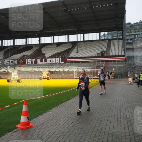 07.12.2025 - St. Pauli X-Mass-Run No. 15 Fabian Wolf http://msf.ph/oto/9417412 07.12.2025 11:17:55 Ziel 2915, 4627 meine-sportfotos.de