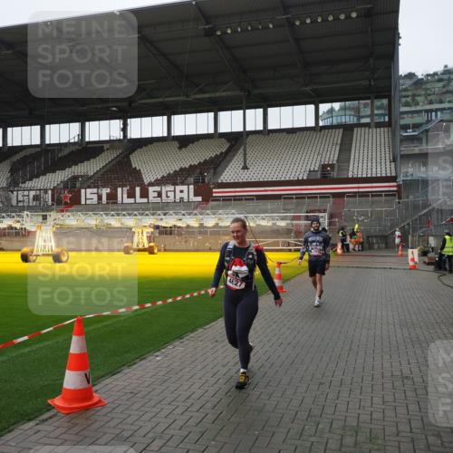 07.12.2025 - St. Pauli X-Mass-Run No. 15 Fabian Wolf http://msf.ph/oto/9417415 07.12.2025 11:17:55 Ziel 2915, 4627 meine-sportfotos.de