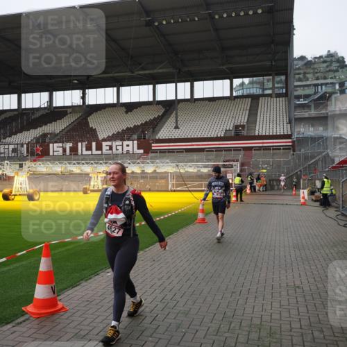 07.12.2025 - St. Pauli X-Mass-Run No. 15 Fabian Wolf http://msf.ph/oto/9417418 07.12.2025 11:17:56 Ziel 2915, 4627 meine-sportfotos.de