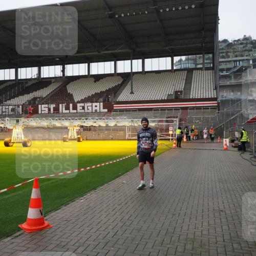 07.12.2025 - St. Pauli X-Mass-Run No. 15 Fabian Wolf http://msf.ph/oto/9417420 07.12.2025 11:17:58 Ziel 2915, 4627 meine-sportfotos.de