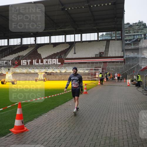 07.12.2025 - St. Pauli X-Mass-Run No. 15 Fabian Wolf http://msf.ph/oto/9417423 07.12.2025 11:17:58 Ziel 2915, 4627 meine-sportfotos.de
