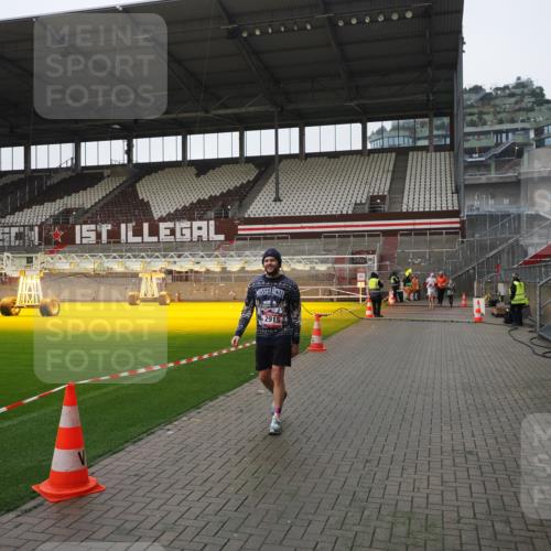 07.12.2025 - St. Pauli X-Mass-Run No. 15 Fabian Wolf http://msf.ph/oto/9417424 07.12.2025 11:17:58 Ziel 2915, 4627 meine-sportfotos.de