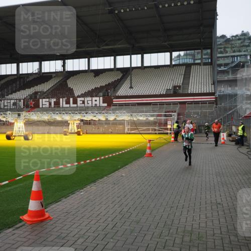 07.12.2025 - St. Pauli X-Mass-Run No. 15 Fabian Wolf http://msf.ph/oto/9417429 07.12.2025 11:18:04 Ziel 1325, 1348, 3221, 3327, 4627 meine-sportfotos.de