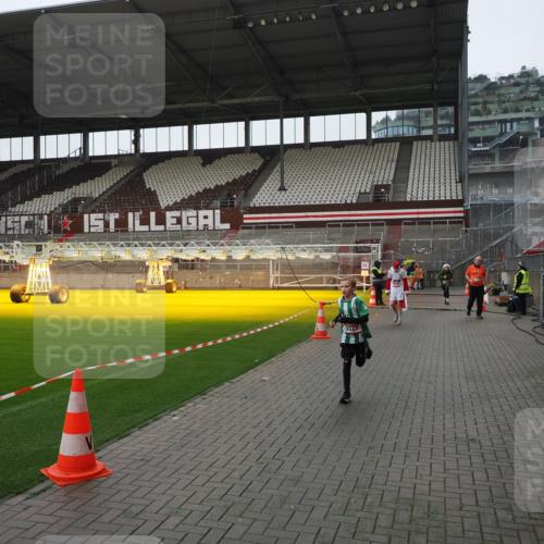 07.12.2025 - St. Pauli X-Mass-Run No. 15 Fabian Wolf http://msf.ph/oto/9417433 07.12.2025 11:18:04 Ziel 1325, 1348, 3221, 3327, 4627 meine-sportfotos.de