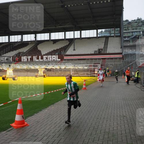 07.12.2025 - St. Pauli X-Mass-Run No. 15 Fabian Wolf http://msf.ph/oto/9417436 07.12.2025 11:18:05 Ziel 1325, 1348, 3221, 3327, 4627 meine-sportfotos.de