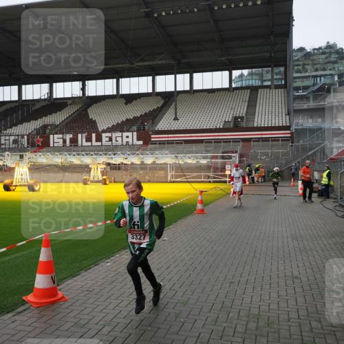 07.12.2025 - St. Pauli X-Mass-Run No. 15 Fabian Wolf http://msf.ph/oto/9417437 07.12.2025 11:18:05 Ziel 1325, 1348, 3221, 3327, 4627 meine-sportfotos.de