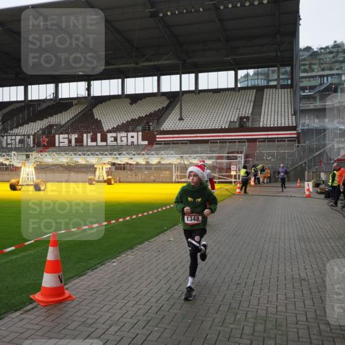 07.12.2025 - St. Pauli X-Mass-Run No. 15 Fabian Wolf http://msf.ph/oto/9417448 07.12.2025 11:18:09 Ziel 1325, 1348, 3201, 3221, 3327 meine-sportfotos.de