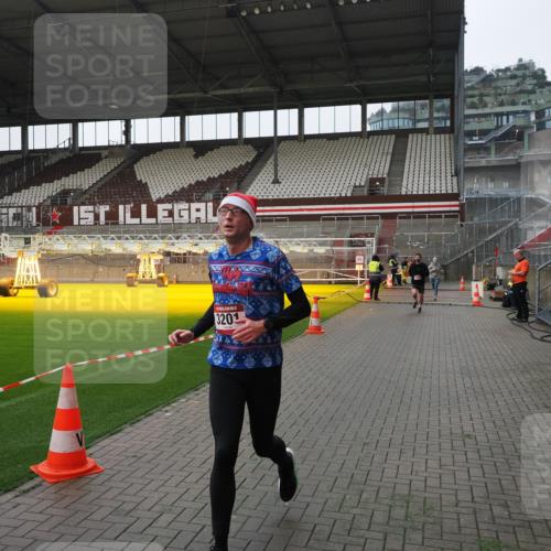 07.12.2025 - St. Pauli X-Mass-Run No. 15 Fabian Wolf http://msf.ph/oto/9417471 07.12.2025 11:18:16 Ziel 1325, 1348, 2045, 3201, 3221, 3304, 3327 meine-sportfotos.de