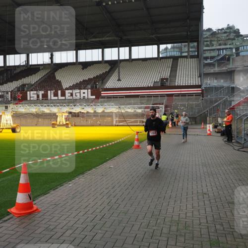 07.12.2025 - St. Pauli X-Mass-Run No. 15 Fabian Wolf http://msf.ph/oto/9417475 07.12.2025 11:18:19 Ziel 1325, 1348, 2045, 3201, 3221, 3304, 3327 meine-sportfotos.de