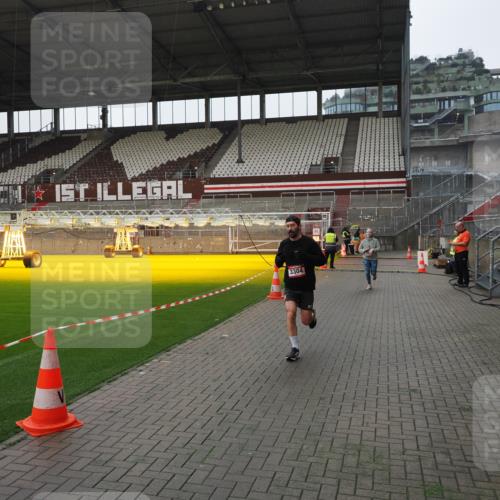 07.12.2025 - St. Pauli X-Mass-Run No. 15 Fabian Wolf http://msf.ph/oto/9417476 07.12.2025 11:18:19 Ziel 1325, 1348, 2045, 3201, 3221, 3304, 3327 meine-sportfotos.de