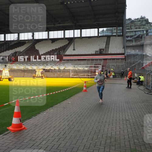 07.12.2025 - St. Pauli X-Mass-Run No. 15 Fabian Wolf http://msf.ph/oto/9417485 07.12.2025 11:18:21 Ziel 1325, 1348, 2045, 3201, 3304 meine-sportfotos.de