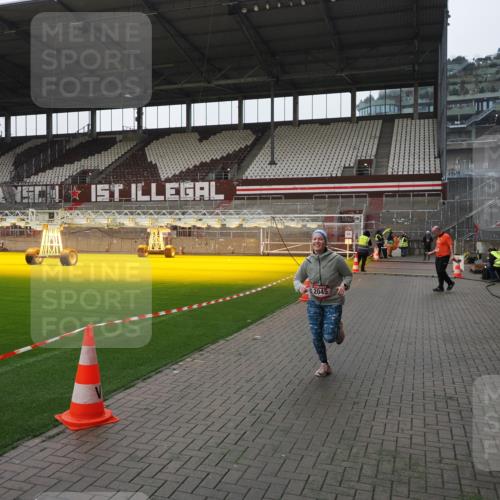 07.12.2025 - St. Pauli X-Mass-Run No. 15 Fabian Wolf http://msf.ph/oto/9417488 07.12.2025 11:18:22 Ziel 1348, 2045, 3201, 3304 meine-sportfotos.de