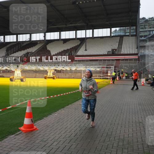 07.12.2025 - St. Pauli X-Mass-Run No. 15 Fabian Wolf http://msf.ph/oto/9417490 07.12.2025 11:18:22 Ziel 1348, 2045, 3201, 3304 meine-sportfotos.de
