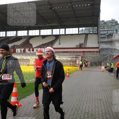 07.12.2025 - St. Pauli X-Mass-Run No. 15 Fabian Wolf http://msf.ph/oto/9417519 07.12.2025 11:18:36 Ziel 2045, 2918, 3138, 3158, 3634, 3636 meine-sportfotos.de