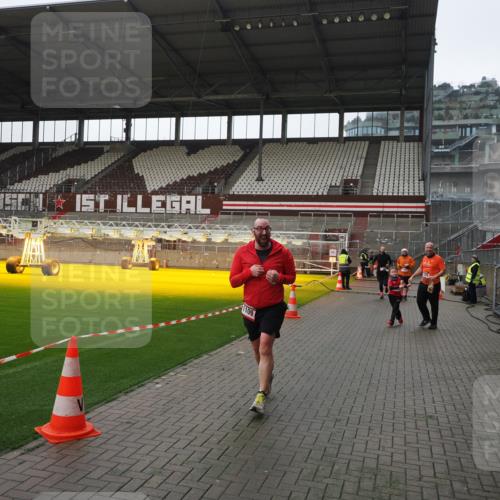 07.12.2025 - St. Pauli X-Mass-Run No. 15 Fabian Wolf http://msf.ph/oto/9417526 07.12.2025 11:18:52 Ziel 1109, 1322, 2064, 2067 meine-sportfotos.de