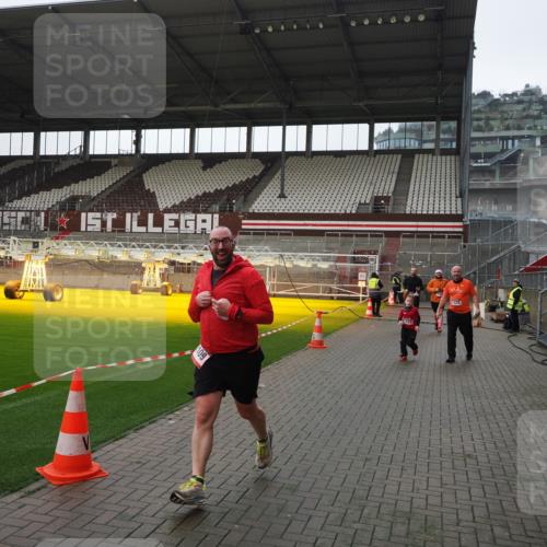 07.12.2025 - St. Pauli X-Mass-Run No. 15 Fabian Wolf http://msf.ph/oto/9417528 07.12.2025 11:18:52 Ziel 1109, 1322, 2064, 2067 meine-sportfotos.de