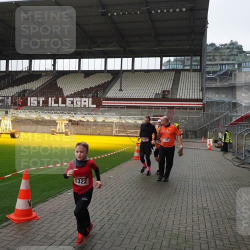07.12.2025 - St. Pauli X-Mass-Run No. 15 Fabian Wolf http://msf.ph/oto/9417536 07.12.2025 11:18:55 Ziel 1109, 1322, 2064, 2067 meine-sportfotos.de