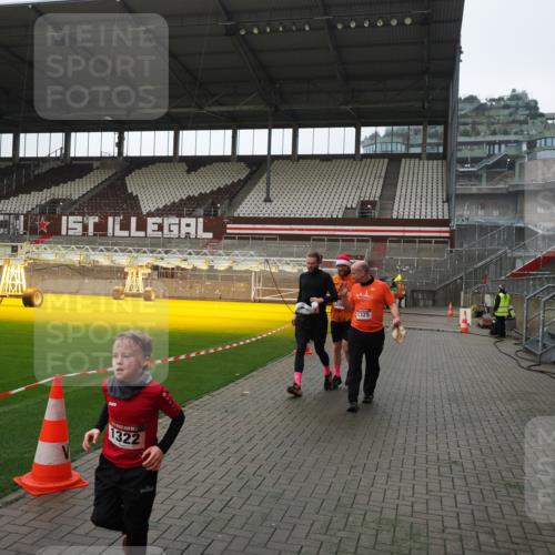 07.12.2025 - St. Pauli X-Mass-Run No. 15 Fabian Wolf http://msf.ph/oto/9417537 07.12.2025 11:18:55 Ziel 1109, 1322, 2064, 2067 meine-sportfotos.de