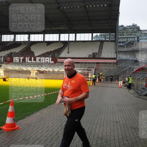 07.12.2025 - St. Pauli X-Mass-Run No. 15 Fabian Wolf http://msf.ph/oto/9417551 07.12.2025 11:18:59 Ziel 1109, 1322, 2064, 2067 meine-sportfotos.de
