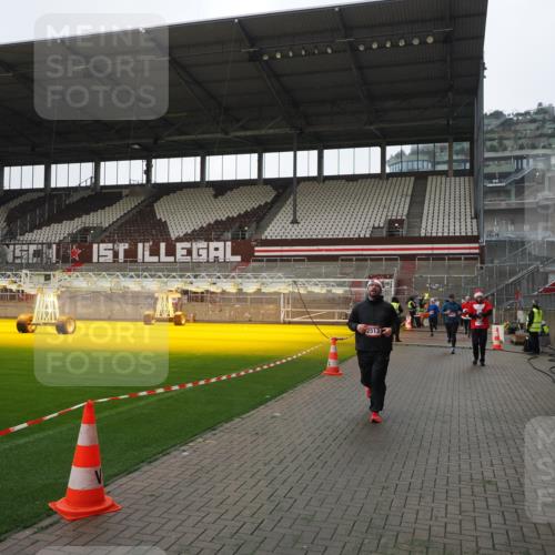 07.12.2025 - St. Pauli X-Mass-Run No. 15 Fabian Wolf http://msf.ph/oto/9417555 07.12.2025 11:19:07 Ziel 1322, 1617, 2064, 2067, 2597 meine-sportfotos.de