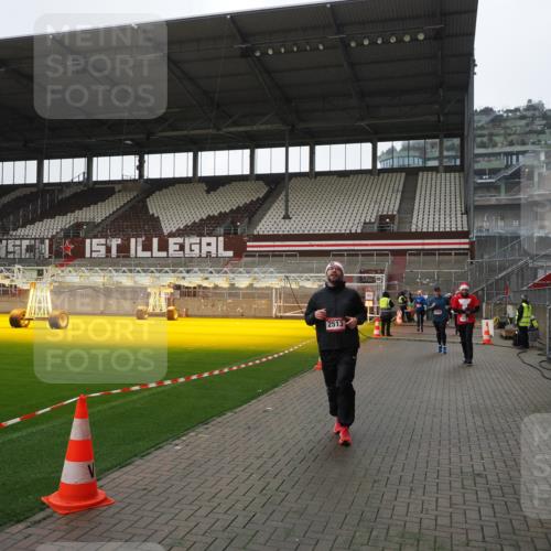 07.12.2025 - St. Pauli X-Mass-Run No. 15 Fabian Wolf http://msf.ph/oto/9417558 07.12.2025 11:19:08 Ziel 295, 302, 1617, 2064, 2067, 2597 meine-sportfotos.de