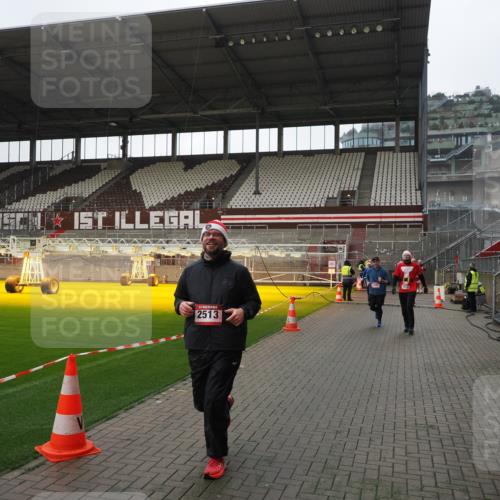07.12.2025 - St. Pauli X-Mass-Run No. 15 Fabian Wolf http://msf.ph/oto/9417563 07.12.2025 11:19:09 Ziel 295, 302, 1617, 2064, 2067, 2597 meine-sportfotos.de