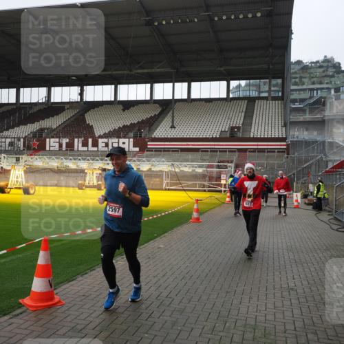 07.12.2025 - St. Pauli X-Mass-Run No. 15 Fabian Wolf http://msf.ph/oto/9417573 07.12.2025 11:19:12 Ziel 295, 302, 1617, 2597, 2788, 3205 meine-sportfotos.de