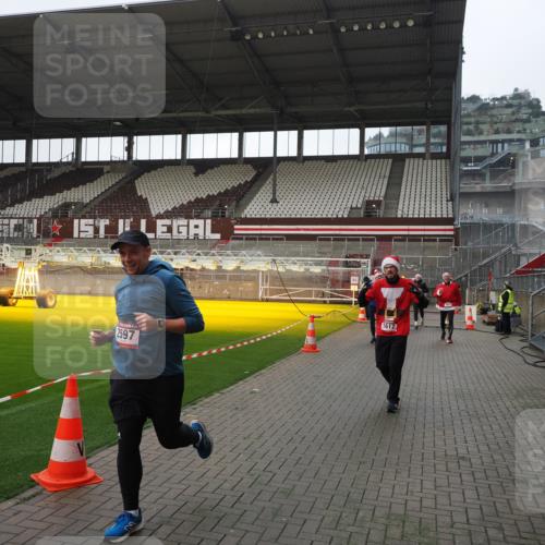 07.12.2025 - St. Pauli X-Mass-Run No. 15 Fabian Wolf http://msf.ph/oto/9417574 07.12.2025 11:19:12 Ziel 295, 302, 1617, 2597, 2788, 3205 meine-sportfotos.de