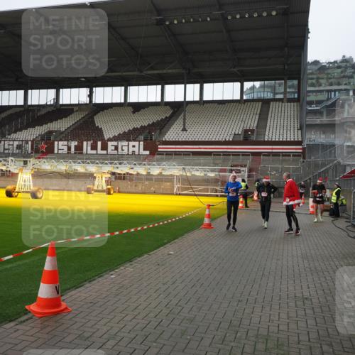 07.12.2025 - St. Pauli X-Mass-Run No. 15 Fabian Wolf http://msf.ph/oto/9417587 07.12.2025 11:19:15 Ziel 295, 302, 1617, 2597, 2788, 3205 meine-sportfotos.de