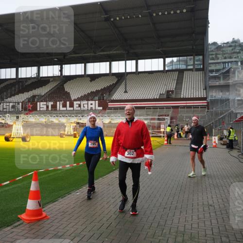 07.12.2025 - St. Pauli X-Mass-Run No. 15 Fabian Wolf http://msf.ph/oto/9417593 07.12.2025 11:19:24 Ziel 295, 302, 797, 2062, 2597, 2788, 3205 meine-sportfotos.de
