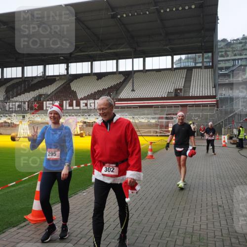07.12.2025 - St. Pauli X-Mass-Run No. 15 Fabian Wolf http://msf.ph/oto/9417600 07.12.2025 11:19:25 Ziel 295, 302, 797, 1563, 2062, 2597, 2788, 3205 meine-sportfotos.de