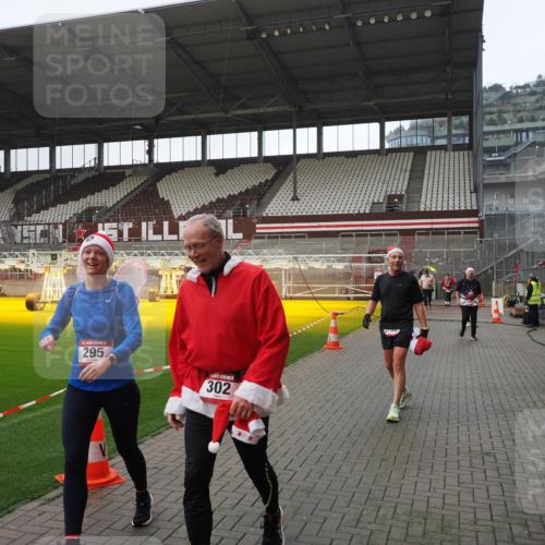 07.12.2025 - St. Pauli X-Mass-Run No. 15 Fabian Wolf http://msf.ph/oto/9417601 07.12.2025 11:19:25 Ziel 295, 302, 797, 1563, 2062, 2597, 2788, 3205 meine-sportfotos.de