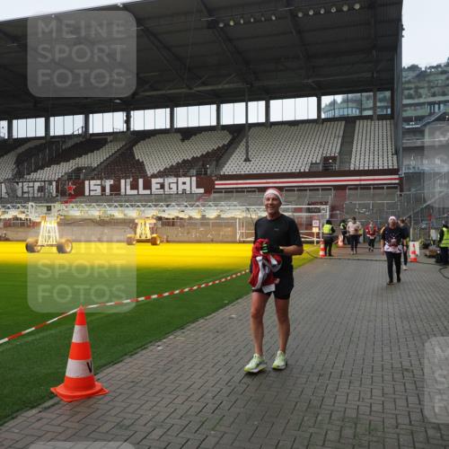 07.12.2025 - St. Pauli X-Mass-Run No. 15 Fabian Wolf http://msf.ph/oto/9417607 07.12.2025 11:19:27 Ziel 295, 302, 367, 373, 797, 1563, 2062, 2788, 3205 meine-sportfotos.de