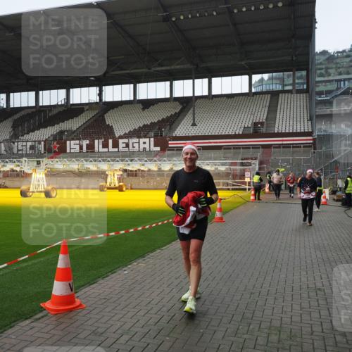 07.12.2025 - St. Pauli X-Mass-Run No. 15 Fabian Wolf http://msf.ph/oto/9417610 07.12.2025 11:19:27 Ziel 295, 302, 367, 373, 797, 1563, 2062, 2788, 3205 meine-sportfotos.de