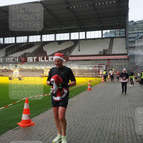 07.12.2025 - St. Pauli X-Mass-Run No. 15 Fabian Wolf http://msf.ph/oto/9417615 07.12.2025 11:19:28 Ziel 295, 302, 367, 373, 797, 1563, 2062, 2788, 3205 meine-sportfotos.de
