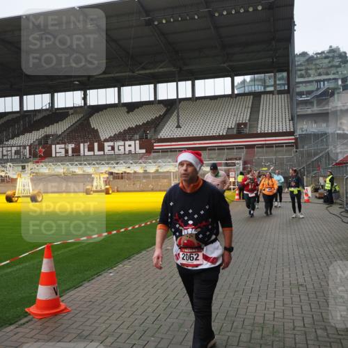 07.12.2025 - St. Pauli X-Mass-Run No. 15 Fabian Wolf http://msf.ph/oto/9417628 07.12.2025 11:19:35 Ziel 367, 373, 797, 1336, 1343, 1563, 2062 meine-sportfotos.de