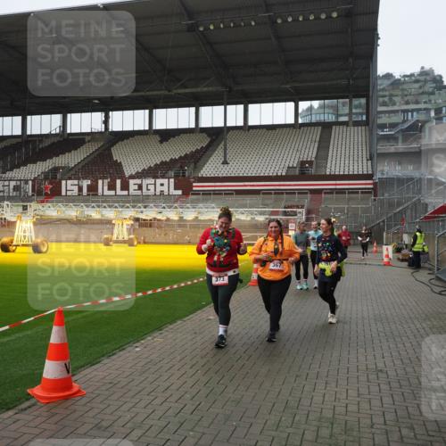 07.12.2025 - St. Pauli X-Mass-Run No. 15 Fabian Wolf http://msf.ph/oto/9417640 07.12.2025 11:19:39 Ziel 367, 373, 797, 1336, 1343, 1563, 2062, 2217, 3160 meine-sportfotos.de