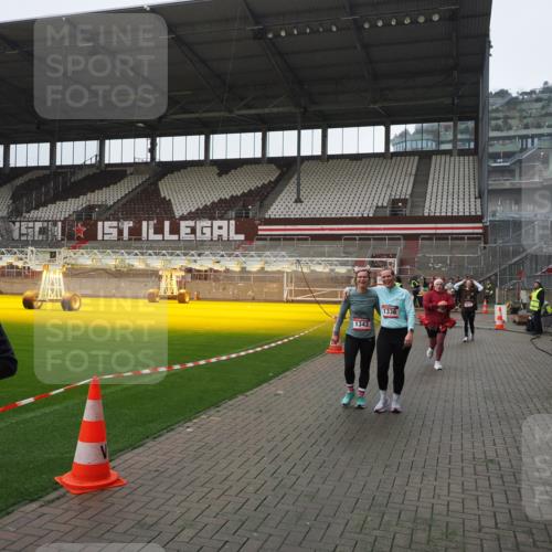 07.12.2025 - St. Pauli X-Mass-Run No. 15 Fabian Wolf http://msf.ph/oto/9417654 07.12.2025 11:19:43 Ziel 367, 373, 1336, 1343, 1563, 2217, 3160, 3822, 3823 meine-sportfotos.de