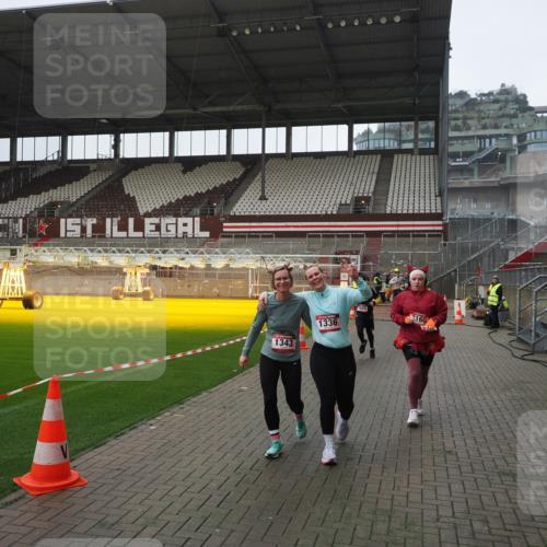 07.12.2025 - St. Pauli X-Mass-Run No. 15 Fabian Wolf http://msf.ph/oto/9417657 07.12.2025 11:19:45 Ziel 367, 373, 1336, 1343, 1563, 2217, 2581, 3075, 3160, 3822, 3823 meine-sportfotos.de