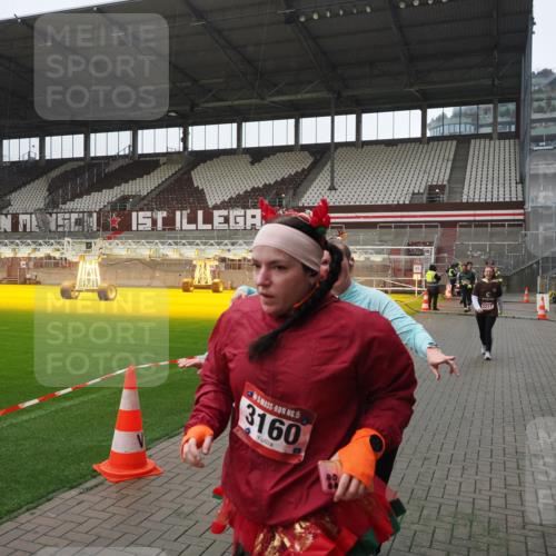 07.12.2025 - St. Pauli X-Mass-Run No. 15 Fabian Wolf http://msf.ph/oto/9417665 07.12.2025 11:19:46 Ziel 367, 373, 1336, 1343, 2217, 2581, 3075, 3160, 3822, 3823 meine-sportfotos.de