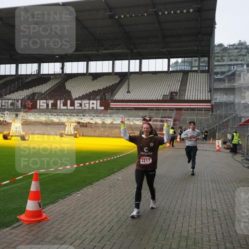 07.12.2025 - St. Pauli X-Mass-Run No. 15 Fabian Wolf http://msf.ph/oto/9417671 07.12.2025 11:19:50 Ziel 1336, 1343, 2217, 2581, 2771, 3075, 3160, 3822, 3823 meine-sportfotos.de
