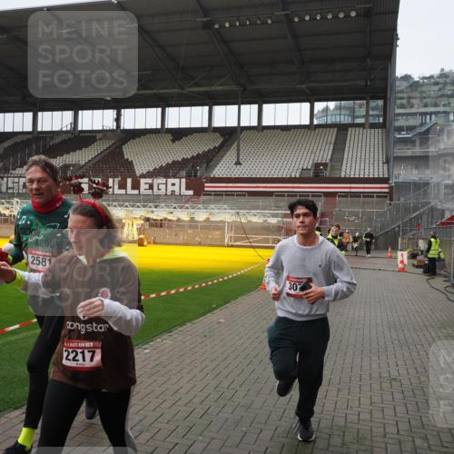 07.12.2025 - St. Pauli X-Mass-Run No. 15 Fabian Wolf http://msf.ph/oto/9417679 07.12.2025 11:19:51 Ziel 1336, 1343, 2217, 2581, 2771, 3075, 3160, 3822, 3823 meine-sportfotos.de