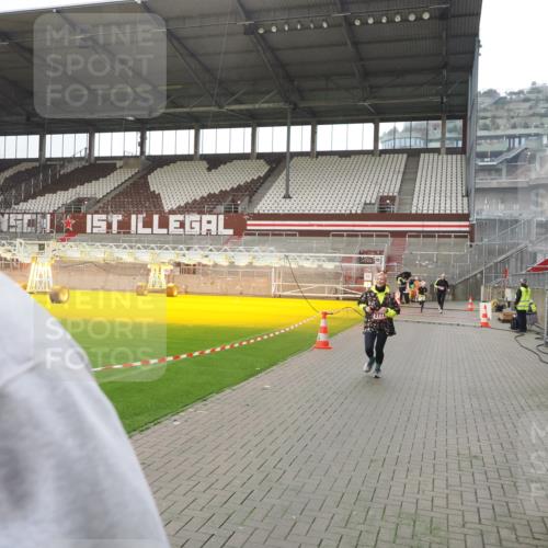 07.12.2025 - St. Pauli X-Mass-Run No. 15 Fabian Wolf http://msf.ph/oto/9417683 07.12.2025 11:19:52 Ziel 1343, 2217, 2581, 2771, 3075, 3160, 3822, 3823 meine-sportfotos.de