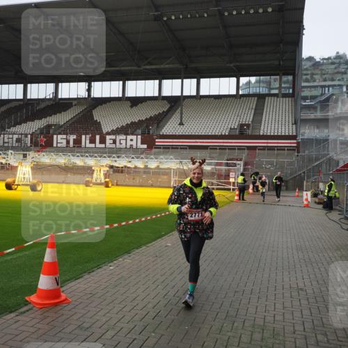 07.12.2025 - St. Pauli X-Mass-Run No. 15 Fabian Wolf http://msf.ph/oto/9417686 07.12.2025 11:19:54 Ziel 2217, 2581, 2771, 3075, 3160, 3170, 3324, 3822, 3823 meine-sportfotos.de