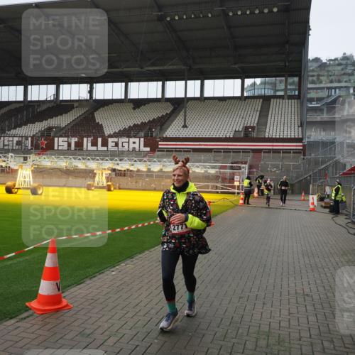 07.12.2025 - St. Pauli X-Mass-Run No. 15 Fabian Wolf http://msf.ph/oto/9417687 07.12.2025 11:19:54 Ziel 2217, 2581, 2771, 3075, 3160, 3170, 3324, 3822, 3823 meine-sportfotos.de