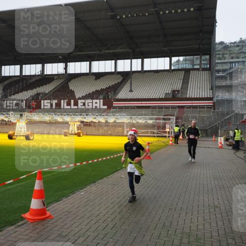 07.12.2025 - St. Pauli X-Mass-Run No. 15 Fabian Wolf http://msf.ph/oto/9417692 07.12.2025 11:19:58 Ziel 2217, 2581, 2771, 3075, 3160, 3170, 3324, 3822, 3823 meine-sportfotos.de