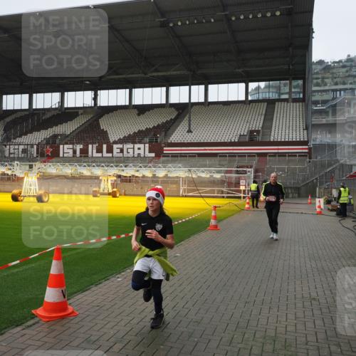 07.12.2025 - St. Pauli X-Mass-Run No. 15 Fabian Wolf http://msf.ph/oto/9417694 07.12.2025 11:19:58 Ziel 2217, 2581, 2771, 3075, 3160, 3170, 3324, 3822, 3823 meine-sportfotos.de